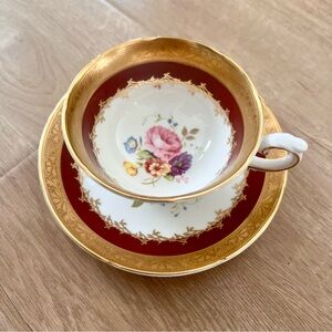 Vtg Royal Grafton Bone China Rose‎ Floral Red Heavy Gold Trim Tea Cup & Saucer